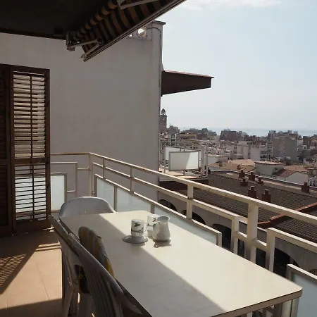 With Views Of And Sea Views. Simple And Cozy. Καλέλα