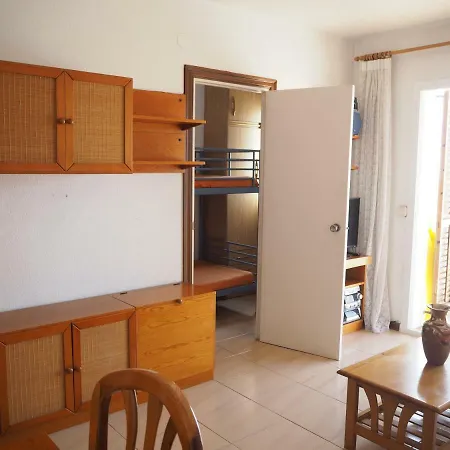 With Views Of And Sea Views. Simple And Cozy. Διαμέρισμα *