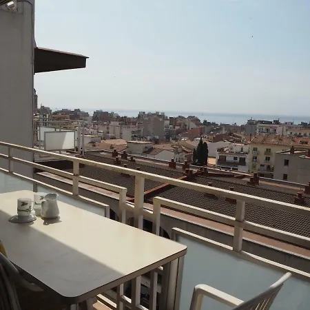 With Views Of And Sea Views. Simple And Cozy. * Καλέλα